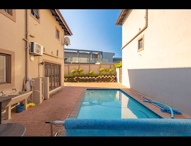 4 BEDROOM DUPLEX FOR SALE IN BEVERLEY HILLS